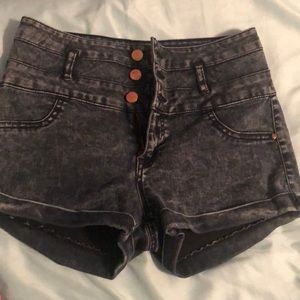 Mid-rise jean shorts